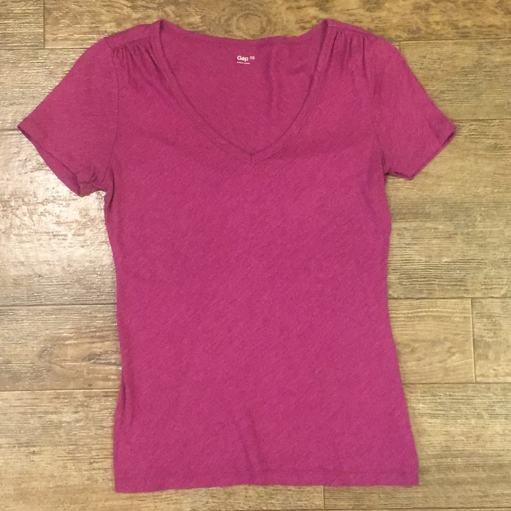 GAP pink T-shirt